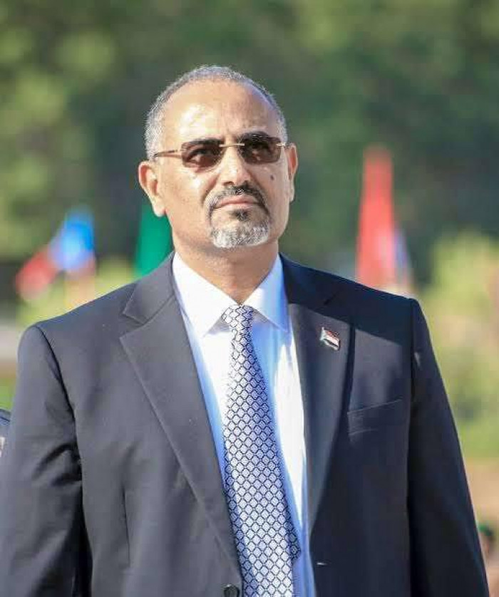 الرئيس الزُبيدي يواصل مهامه ويتحمل مسؤولياته.. بيان المجلس الانتقالي يدحض الأكاذيب 