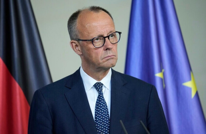 ميرتس يطالب زيلينسكي بوقف نزوح الأوكرانيين لأوروبا 