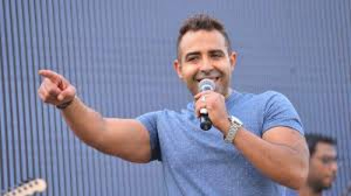 محمد عدوية يطرح أحدث أغانيه وقت السلام ويكشف عن مفاجآت موسيقية قادمة 