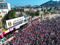 توافد الآلاف إلى ساحة العروض دعما لـ"الانتقالي" والإعلان الدستوري