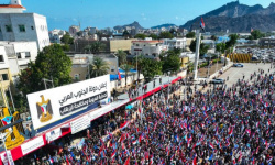 توافد الآلاف إلى ساحة العروض دعما لـ"الانتقالي" والإعلان الدستوري