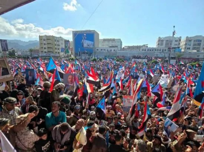 حشود الجنوب في الميدان.. رسالة شعبية تجسد الشرعية الحقيقية وتنتفض ضد العدوان