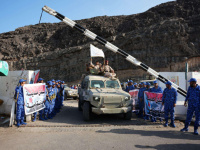 القوات المسلحة تبدأ التموضع خارج العاصمة عدن