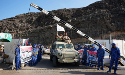 القوات المسلحة تبدأ التموضع خارج العاصمة عدن