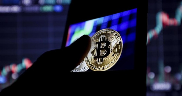 تباين أداء العملات المشفرة في الأسواق العالمية 