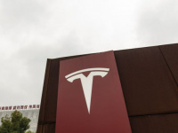إيرادات تسلا السنوية تسجل أول تراجع تاريخي بنهاية 2025