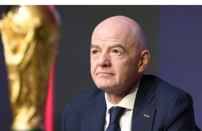 رئيس "الفيفا" يدعو لدراسة رفع الحظر على كرة القدم الروسية