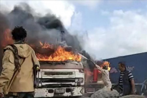 حريق في الساحة الجمركية بميناء عدن للحاويات