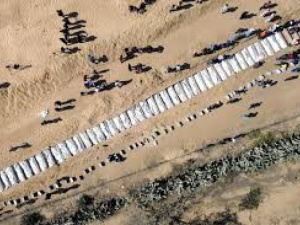 قوات الاحتلال تسلم جثامين 54 شهيدًا