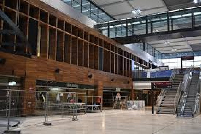 مطار برلين سيظل مغلقًا اليوم بسبب الجليد الأسود 