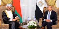 وزير الخارجية العُماني يطلع نظيره المصري على مجريات مفاوضات مسقط