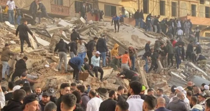 مقتل 5 أشخاص إثر انهيار مبنى شمال لبنان
