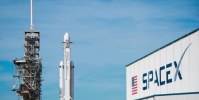 ماسك: سبيس إكس تعطي أولوية لبناء مدينة ذاتية النمو على القمر