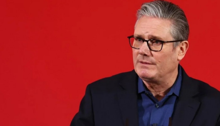 بعد قضية إبستين.. رئيس الوزراء البريطاني يعلن موقفه من دعوات استقالته 