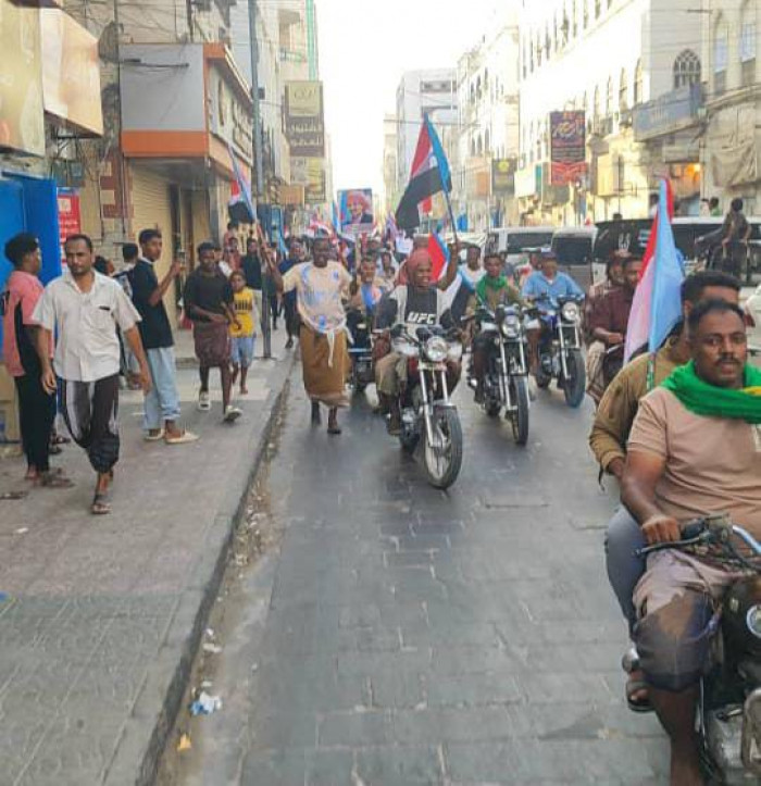 مسيرة بالدراجات النارية تجوب شوارع المكلا 