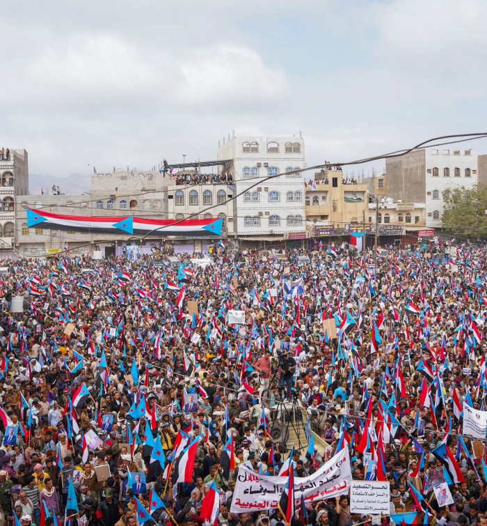 بوصلة النضال لا تنحرف.. شعب الجنوب يجدد العهد والاصطفاف خلف قيادته