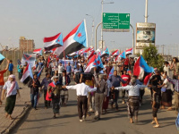 أبناء عدن يتضامنون مع ضحايا الاعتداء على متظاهري شبوة