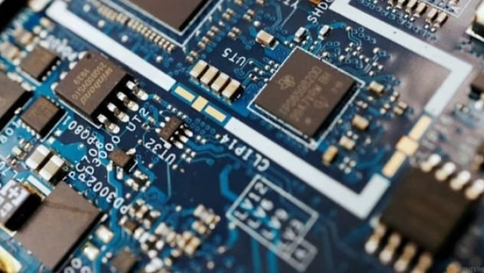 مبيعات الرقائق العالمية تقترب من حاجز التريليون دولار 