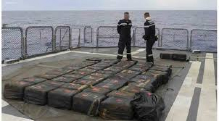 البحرية الفرنسية تحبط 4.2 طن من الكوكايين 