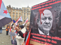 في وقفة احتجاجية.. الجالية الجنوبية في ألمانيا تندد بقرارات العليمي