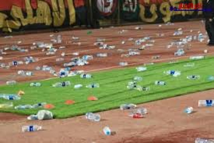 الكاف يحقق في الأحداث غير المقبولة في مباراة الأهلي والجيش الملكي