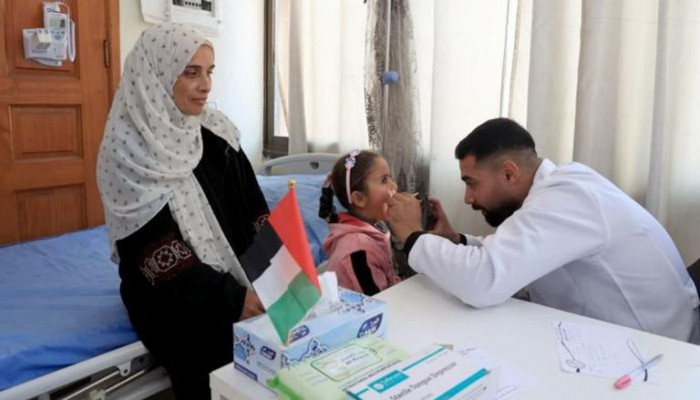 مركز الإمارات الطبي يواصل تقديم خدماته الصحية في مواصي خان يونس بقطاع غزة 