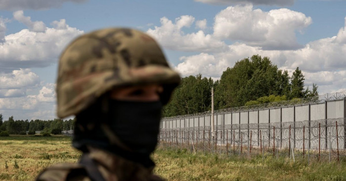 بولندا تحظر المركبات الصينية بالمواقع العسكرية 