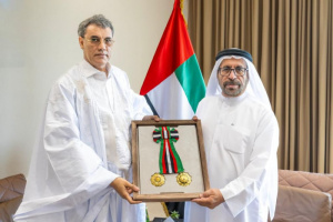 رئيس الإمارات يمنح سفير موريتانيا وسام الاستقلال من الطبقة الأولى