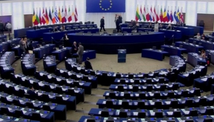 بعد إلغاء الرسوم الأمريكية.. البرلمان الأوروبي يعقد اجتماعاً طارئاً 