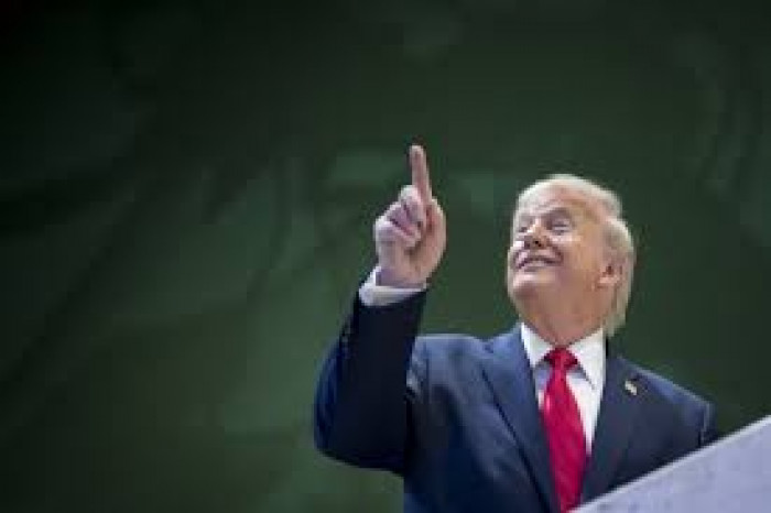 ترامب يلتقي مع مسؤول فيتنامي ويتعهد بإزالة هانوي من قوائم الحظر 