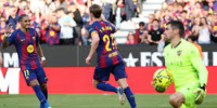 برشلونة يستعيد صدارة الدوري الإسباني بفوزه 3-صفر على ليفانتي