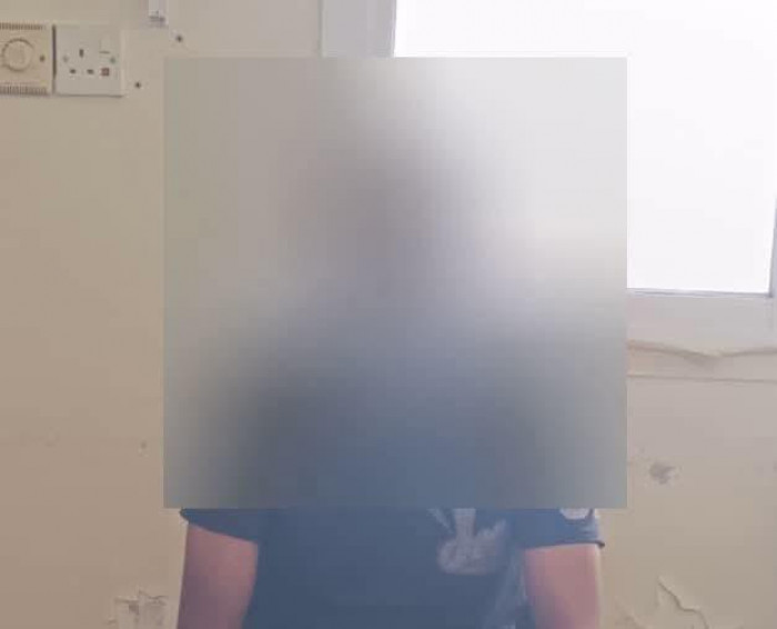 القبض على متهم بسرقة عمارتين في خورمكسر القبض على متهم بسرقة عمارتين في خورمكسر