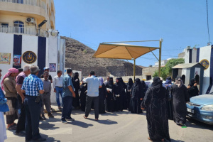 "العمالقة" تمنع موظفي أمانة الانتقالي من دخول المقر في عدن