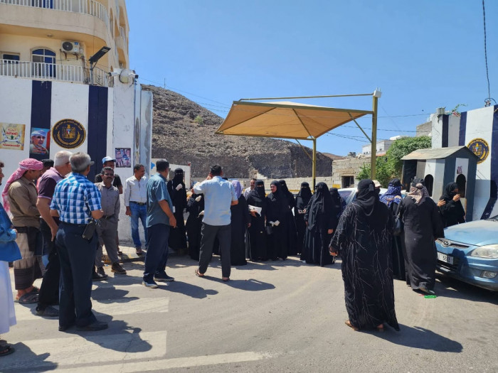 العمالقة تمنع موظفي أمانة الانتقالي من دخول المقر في عدن 