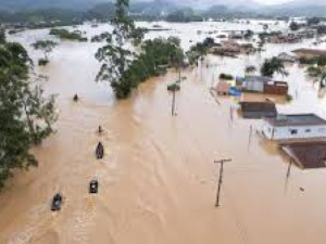 ارتفاع عدد ضحايا الفيضانات في البرازيل إلى 40 قتيلا