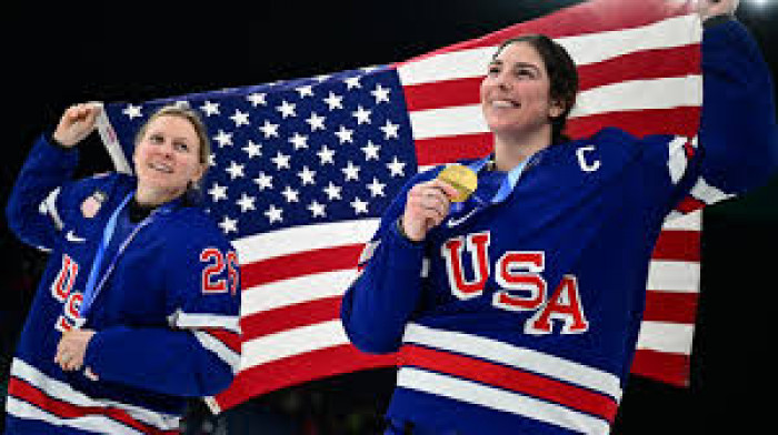 قائدة المنتخب الأميركي لهوكي الجليد ترد على مزحة ترامب غير اللائقة 