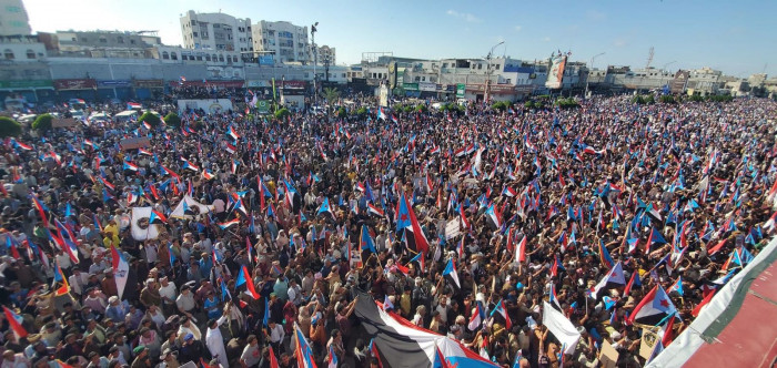 عدن تحتشد في جمعة الإرادة.. زحف جنوبي مرتقب لتجديد العهد والاصطفاف الوطني عدن تحتشد في جمعة الإرادة.. زحف جنوبي مرتقب لتجديد العهد والاصطفاف الوطني