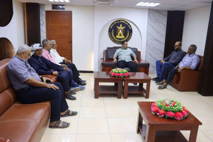 أمين الانتقالي يطلع على الأوضاع السياسية والأمنية في حضرموت 