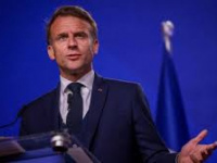 ماكرون يدعو مجلس الدفاع للانعقاد لبحث تطورات الوضع في إيران والشرق الأوسط