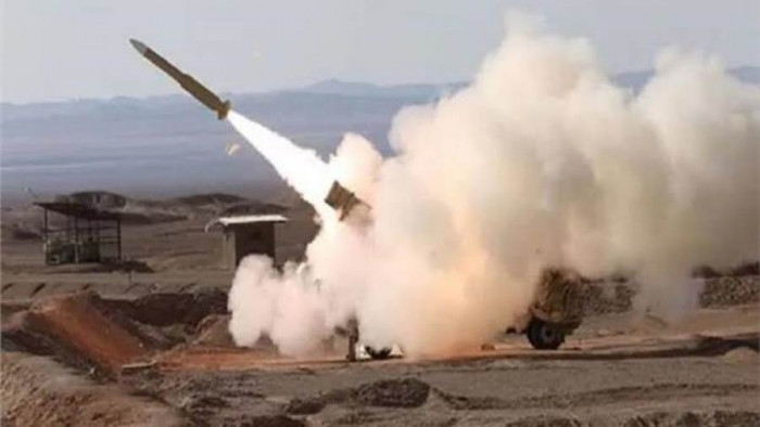 الدفاعات الجوية الإماراتية تتعامل مع رشقة صواريخ باليستية 