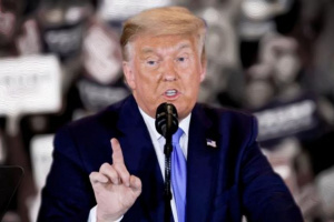 تعليق ترامب على استهداف السفارة الأمريكية بالرياض