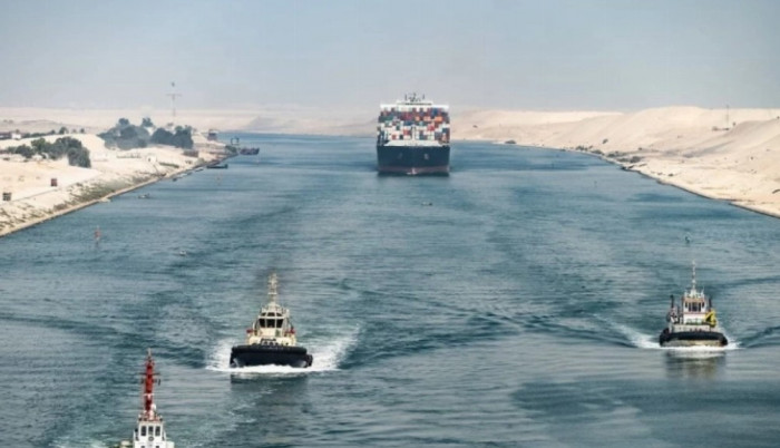قناة السويس: حركة الملاحة منتظمة من الاتجاهين الشمالي والجنوبي قناة السويس: حركة الملاحة منتظمة من الاتجاهين الشمالي والجنوبي