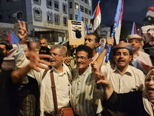 وقفة احتجاجية للمطالبة بإطلاق سراح المعتقلين الجنوبيين أمام معاشيق