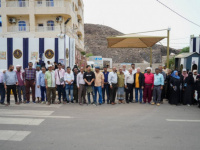 لليوم الثاني عشر.. كوادر أمانة الانتقالي تواصل وقفتها الاحتجاجية