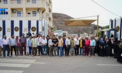 لليوم الثاني عشر.. كوادر أمانة الانتقالي تواصل وقفتها الاحتجاجية