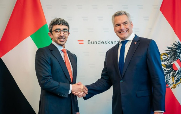 وزير الخارجية الإماراتي يلتقي مستشار النمسا في فيينا