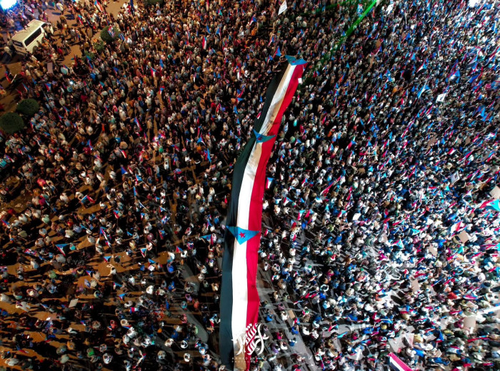 رؤية الجنوب العربي.. الوعي الشعبي في مواجهة "حكومة الارتهان" وتفريغ الشراكة