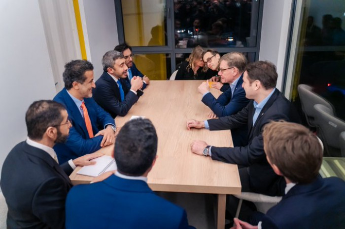 الشيخ عبدالله بن زايد ووزير خارجية ألمانيا يناقشان في نيقوسيا تهديدات إيران وأمن المنطقة 