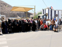 كوادر أمانة الانتقالي تواصل وقفاتها الاحتجاجية لليوم الـ 20