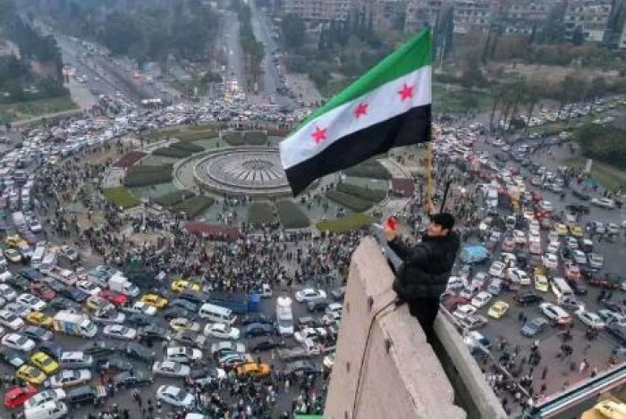 الجيش السوري يتسلّم قاعدة في شمال شرق البلاد بعد انسحاب قوات التحالف منها